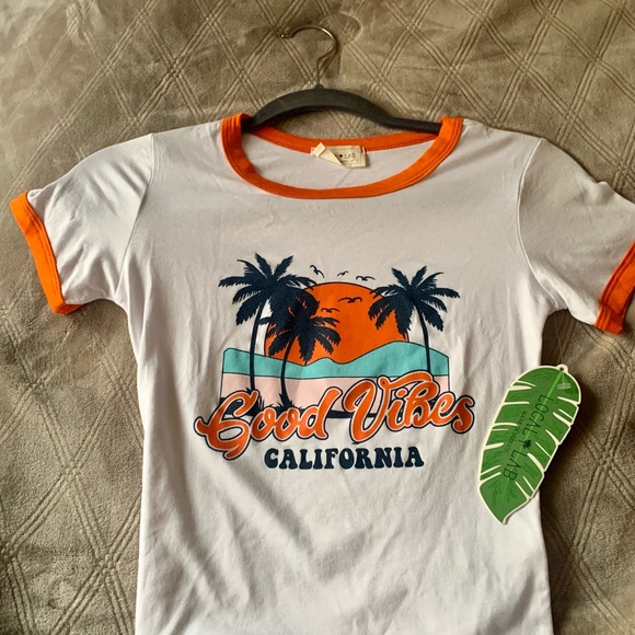 NWT TOP - Picture 2 of 2